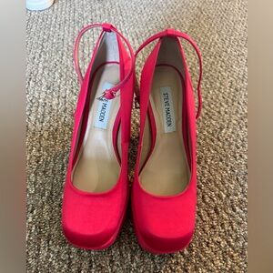 Steve Madden Artem Ankle Strap Pump